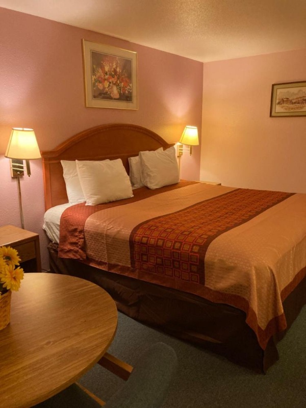 Executive Inn image 10