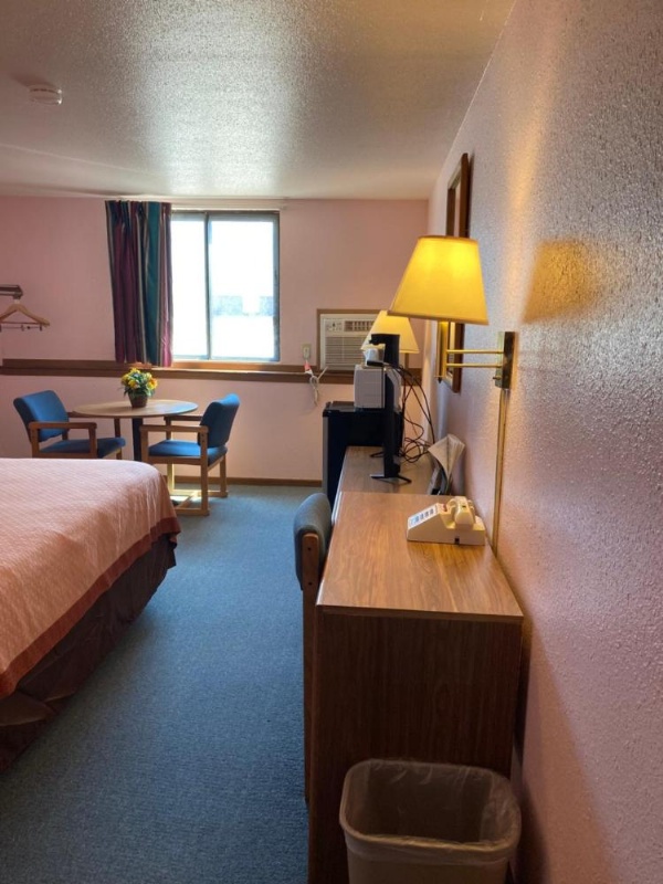 Executive Inn image 12