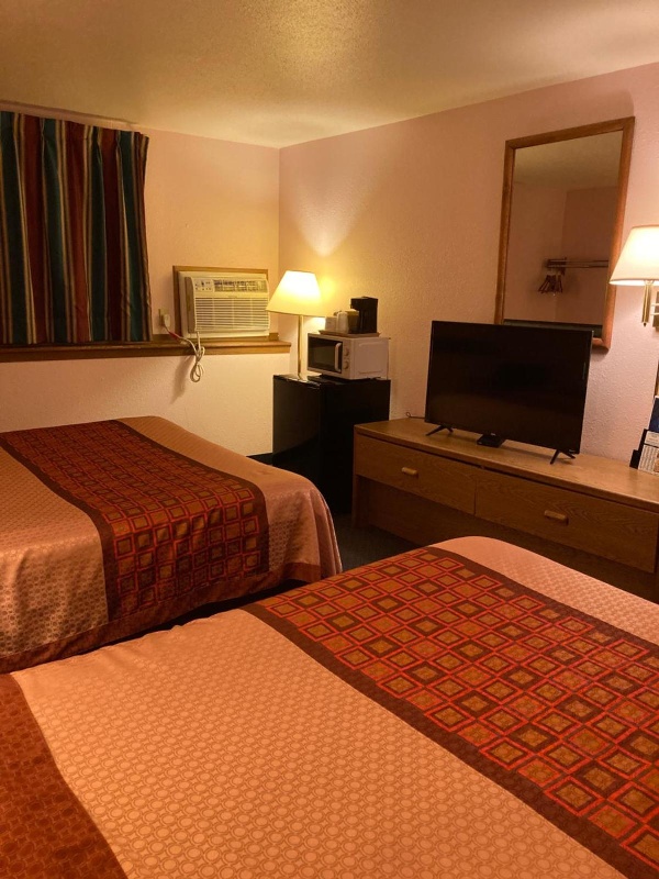 Executive Inn image 7