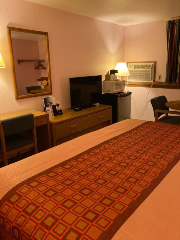 Executive Inn image 8