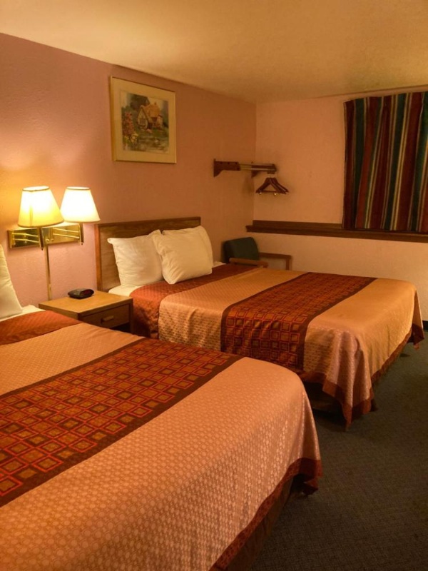 Executive Inn image 9